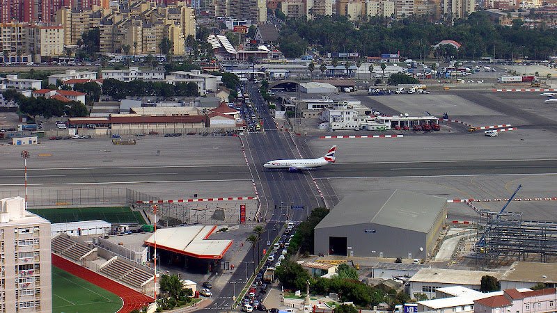 5 Unique Airports That Actually Exists - TAHAN Outdoor