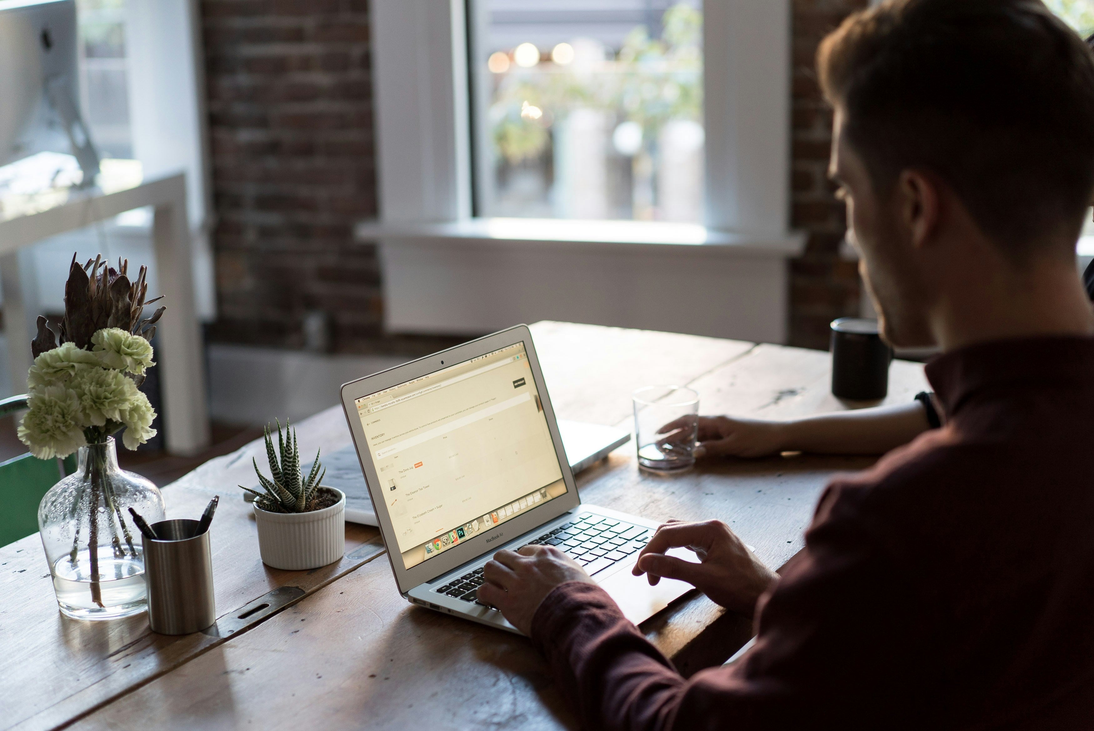9 Ways To Stay Productive While Working From Home - TAHAN Outdoor