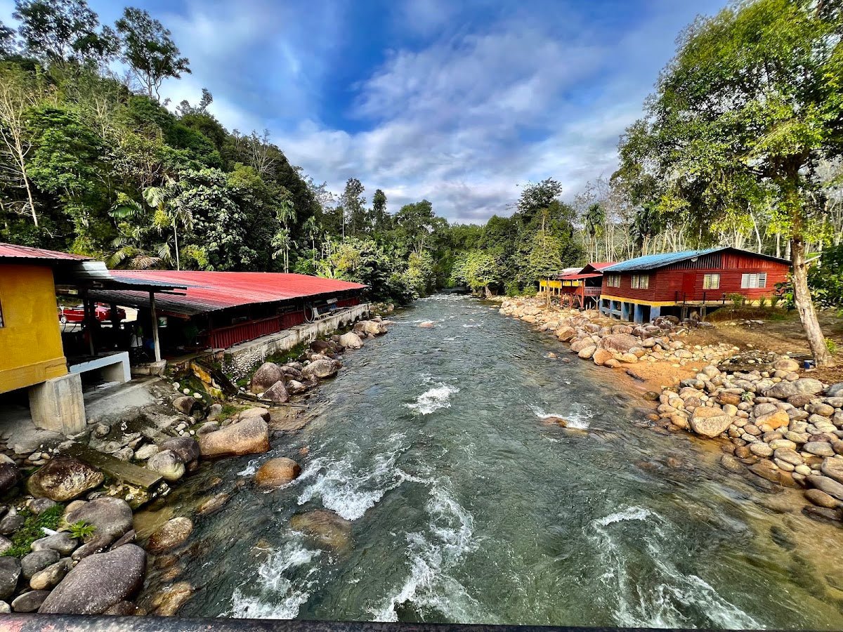 Teratak River View, Simpang Perak — A Quiet Riverside Retreat Deep in the Kampung - TAHAN Outdoor