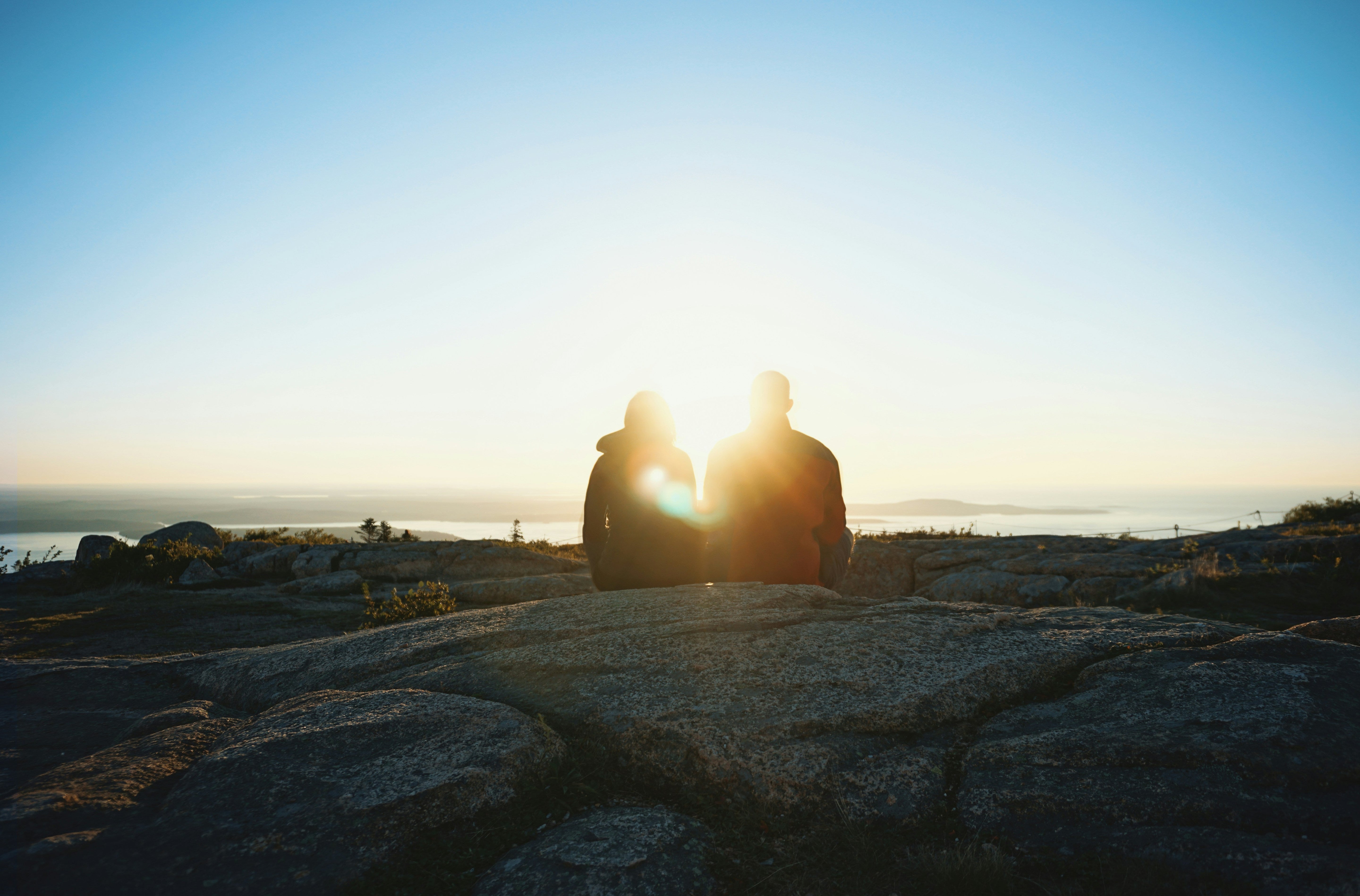 7 Reasons Why Hiking is The Best Dating Idea Ever! - TAHAN Outdoor
