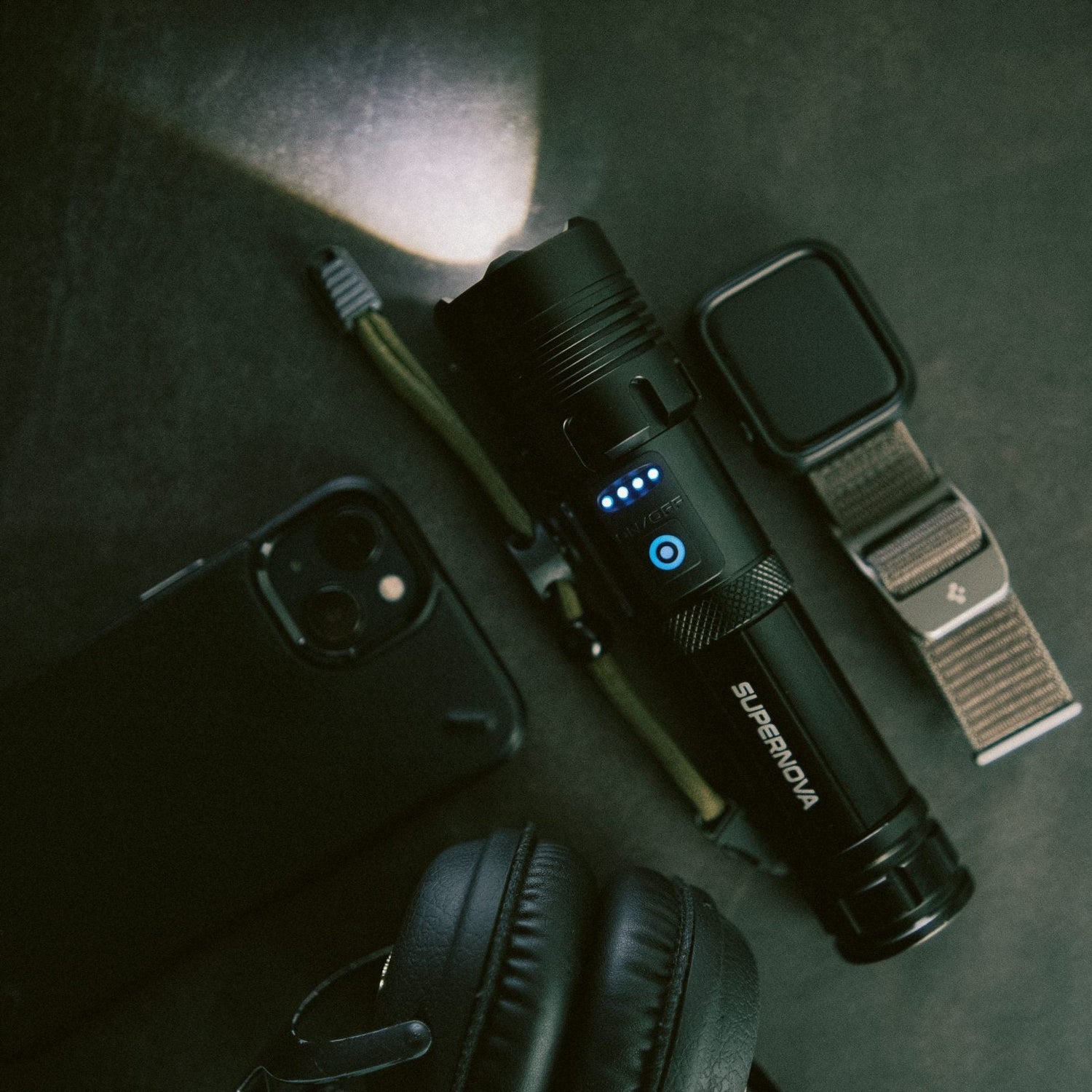 TAHAN Supernova Torchlight V2 lifestyle 1 - TAHAN Outdoor