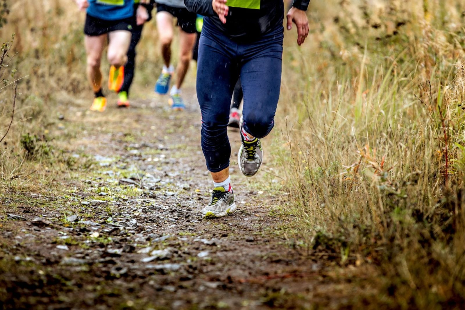 10 Practical Trail Running Tips for Beginners, TAHAN, group runners running uphill PMRQAGA,