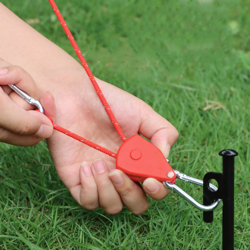 Basic Shelter Pack + Freegift, TAHAN, reflective cord in action 1,