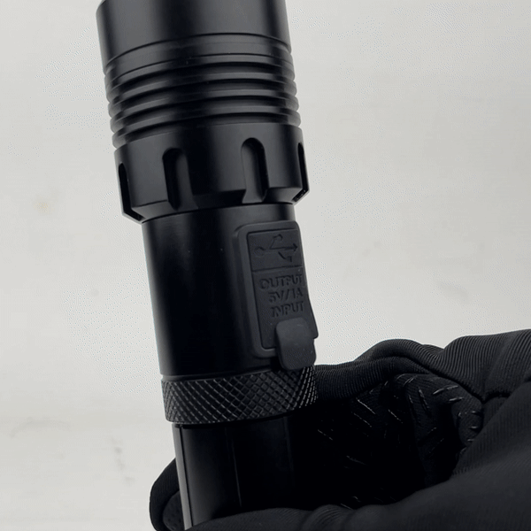 TAHAN Supernova V2 - Professional-Grade 1200 Lumens Tactical Flashlight | TAHAN GIF description